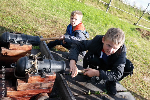 Children load signal ancient cannons
