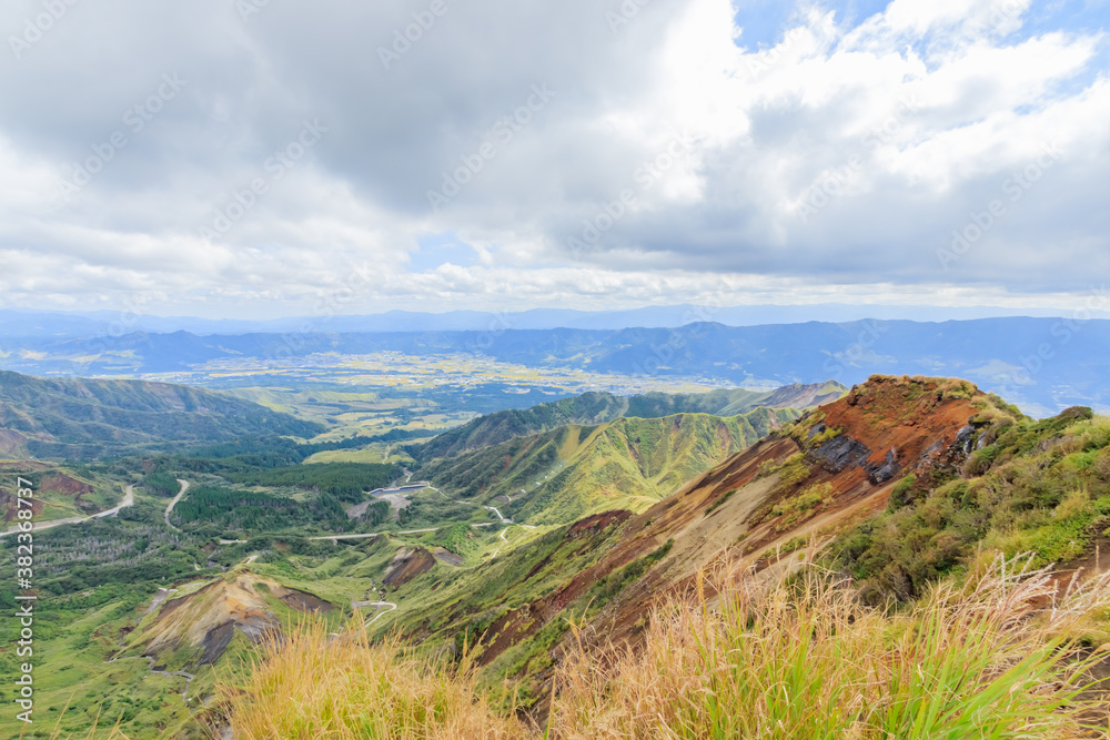 Naklejka premium 烏帽子岳山頂から見た阿蘇（秋） 熊本県阿蘇市 Aso seen from Mt.Eboshidake Kumamoto-ken Aso city