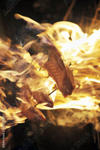 鰹の藁焼き © Paylessimages