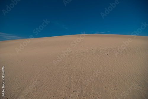 Duna con cielo azul