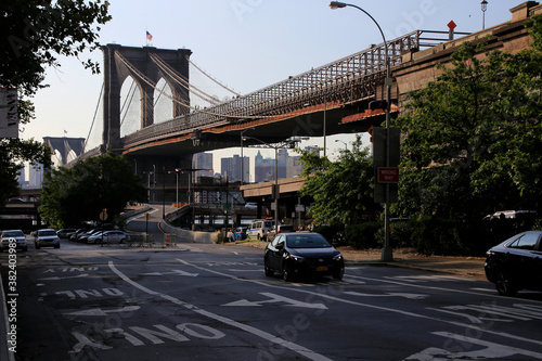 Die Brooklyn Bridge in New York City ist eine kombinierte Hänge- und Schrägseilbrücke und verbindet Manhattan mit Brooklyn. Manhattan, New York City, New York, USA © Klaus Nowottnick
