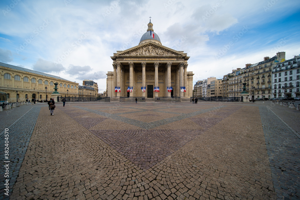 Panthéon de Paris avec sa cour 