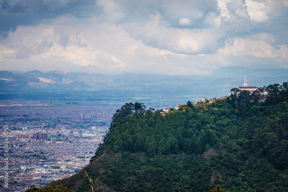 Cerro de Monserrate en la ciudad capital de Colombia Bogotá DC, en los cerros orientales de Bogotá