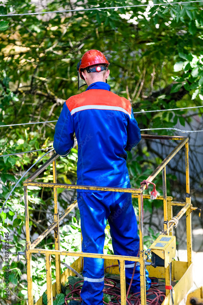 An installer in the elevator of a hoist machine repairs wires, eliminates an accident. An installer in the elevator of a hoist machine repairs wires, eliminates an accident.