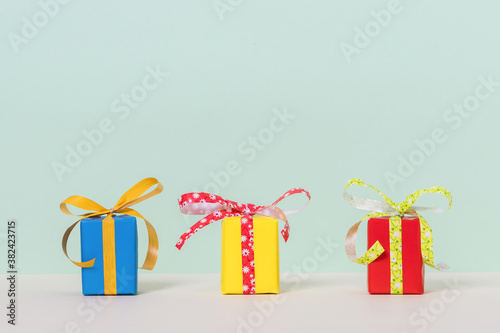 Three colorful gift boxes on a pastel background © Juan Rodríguez