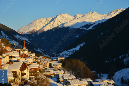 Skiort Kappl in Österreich am Spätnachmittag bei Sonne im Winter. photo
