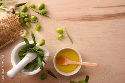Bild auf Leinwand Olive oil essence for body and culinary care top