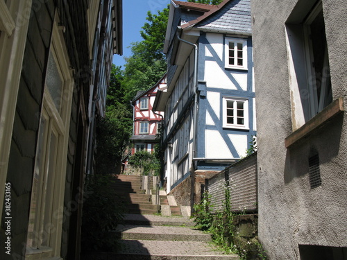 Enge Gasse mit Treppen in Marburg
