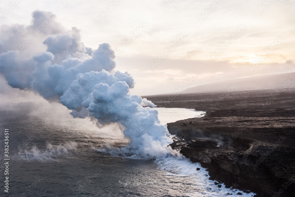 Fototapeta premium volcano to the sea 