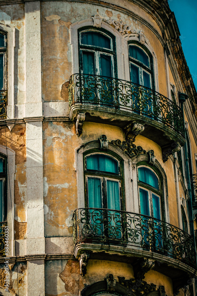 Obraz premium View of the facade of a building in the downtown of Lisbon in Portugal 