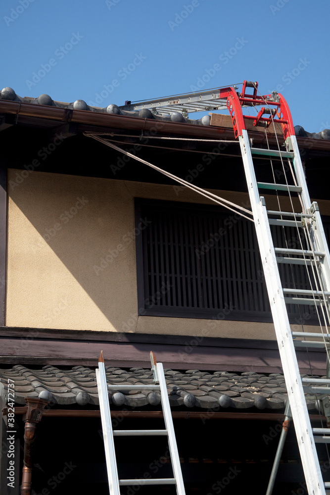 Fototapeta premium 瓦の葺き替え