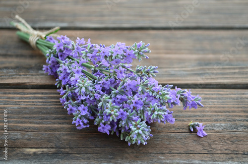 Fototapeta Naklejka Na Ścianę i Meble -  Fresh fragrant lavender flowers on a rustic wooden table. Close-up, selective focus