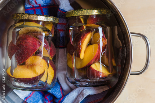Pan with peaches preserve
