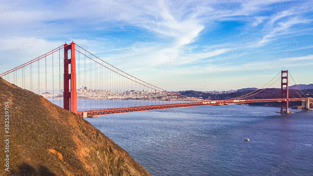Obraz premium golden gate bridge at sunset