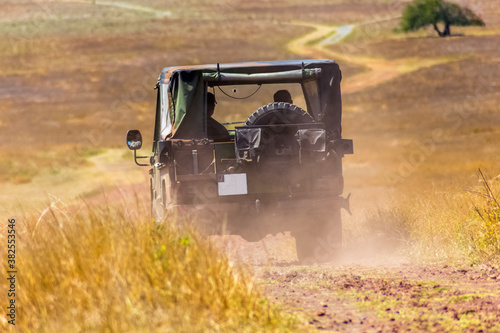 Véhicule militaire tout terrain 