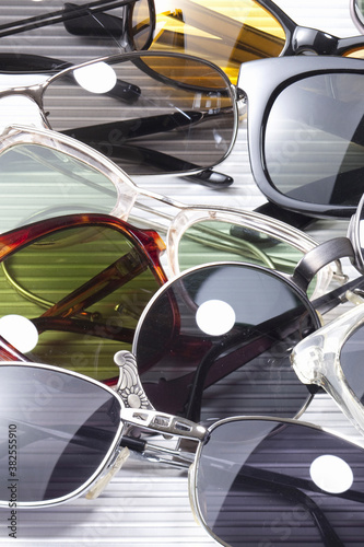 Wallpaper Mural 色んなデザインのサングラス Torontodigital.ca