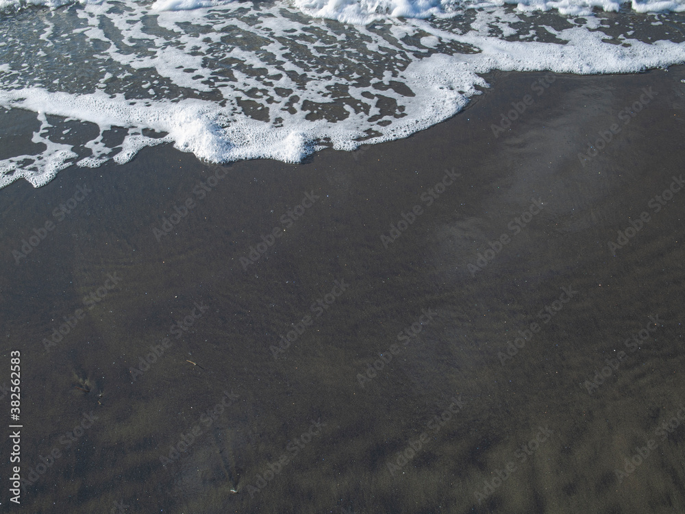 Fototapeta premium snow falling in the water