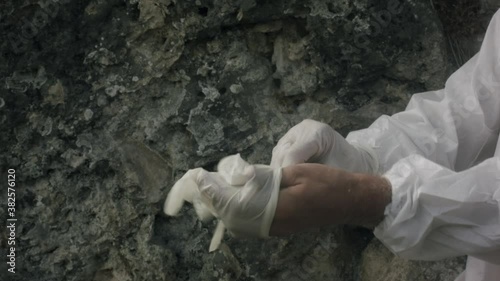 The doctor puts on the right rubber glove