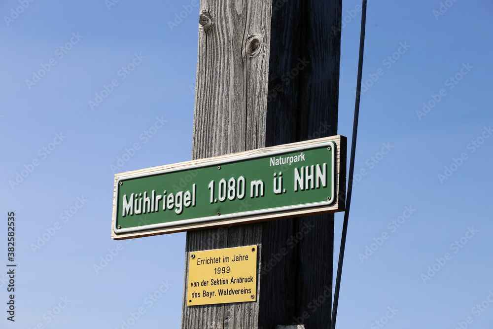 Gipfelkreuz vom Mühlriegel im Bayerischen Wald, 1.080 M. ü. NHN. Gipfelkreuz vom Mühlriegel im Bayerischen Wald, 1.080 M. ü. NHN.