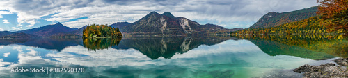 Panorama-Aufnahme des idyllischen Walchensees in Bayern photo