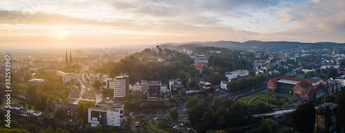 Luftaufnahme von Bielefeld bei Sonnenaufgang, Johannisberg, Nordrhein Westfalen, Deutschland