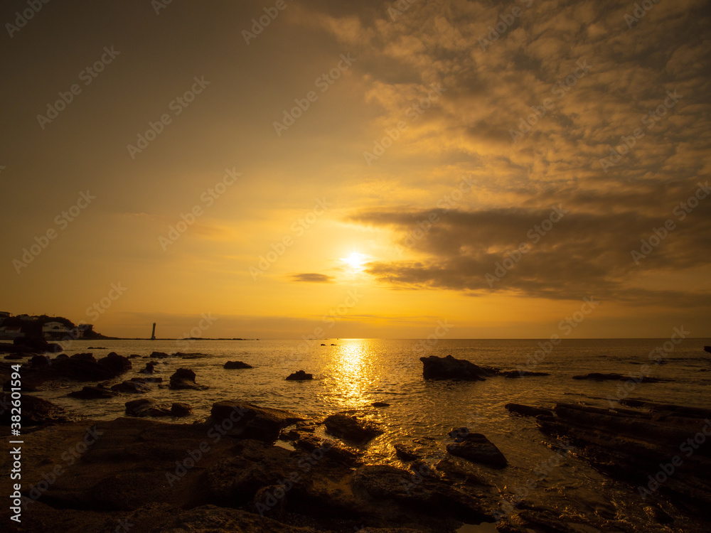 Obraz premium 三浦半島 荒井浜の秋の夕景 10月
