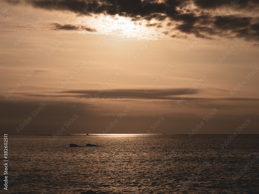 三浦半島　荒井浜の秋の夕景　10月