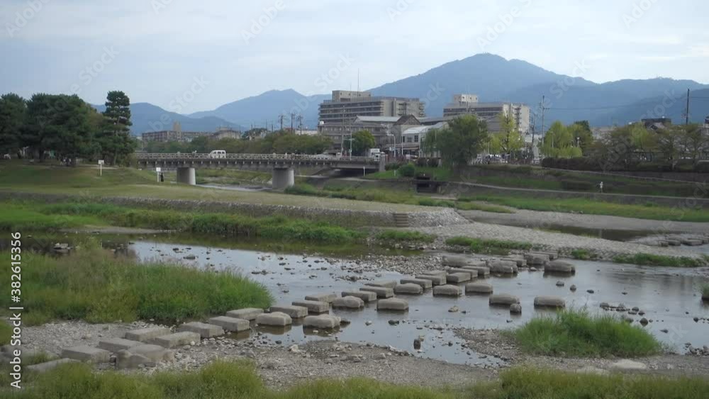 京都、鴨川デルタから比叡山を望む風景です 京都、鴨川デルタから比叡山を望む風景です