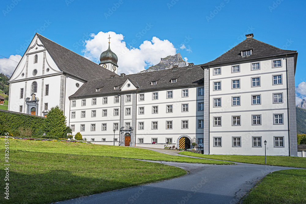 Benediktinerkloster (Aussenansicht), Engelberg, Kanton Obwalden, Schweiz
