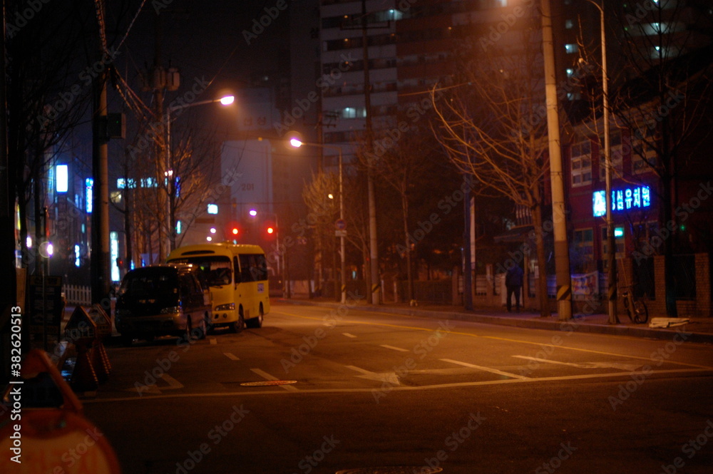 Obraz premium An ambient street at night