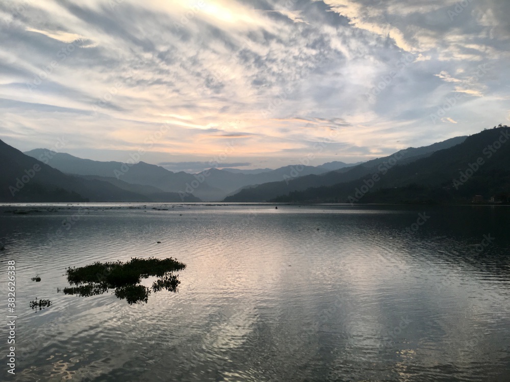 Fototapeta premium lake and mountains