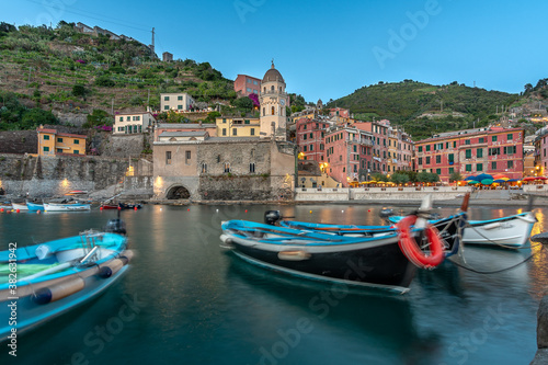 Fototapeta Naklejka Na Ścianę i Meble -  Crepuscolo al porticciolo di Vernazza Cinque Terre, Cinque Terre, Vernazza