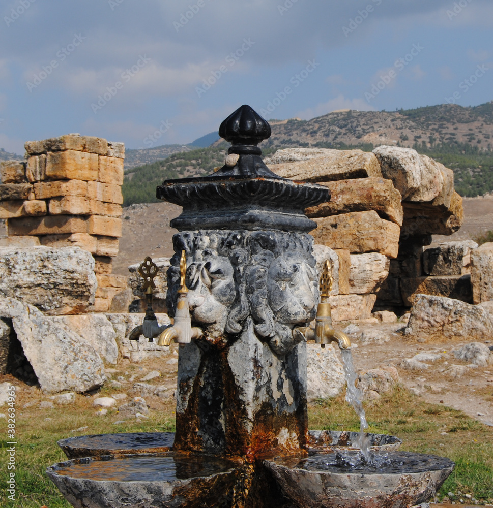 Obraz premium Ancient fountain