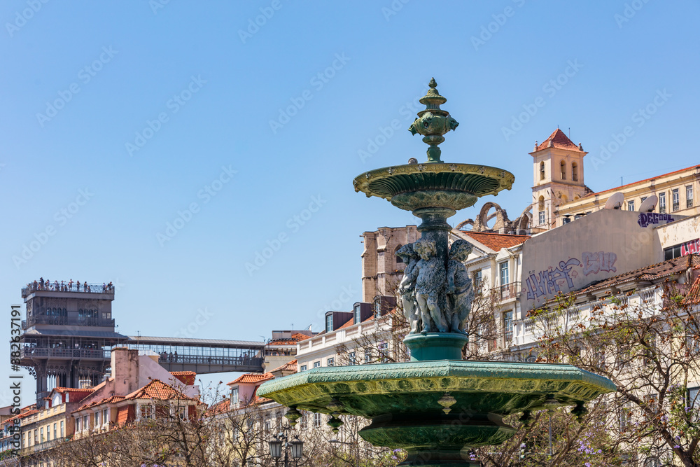 Brunnen auf dem Rossio Platz  in Lissabon
