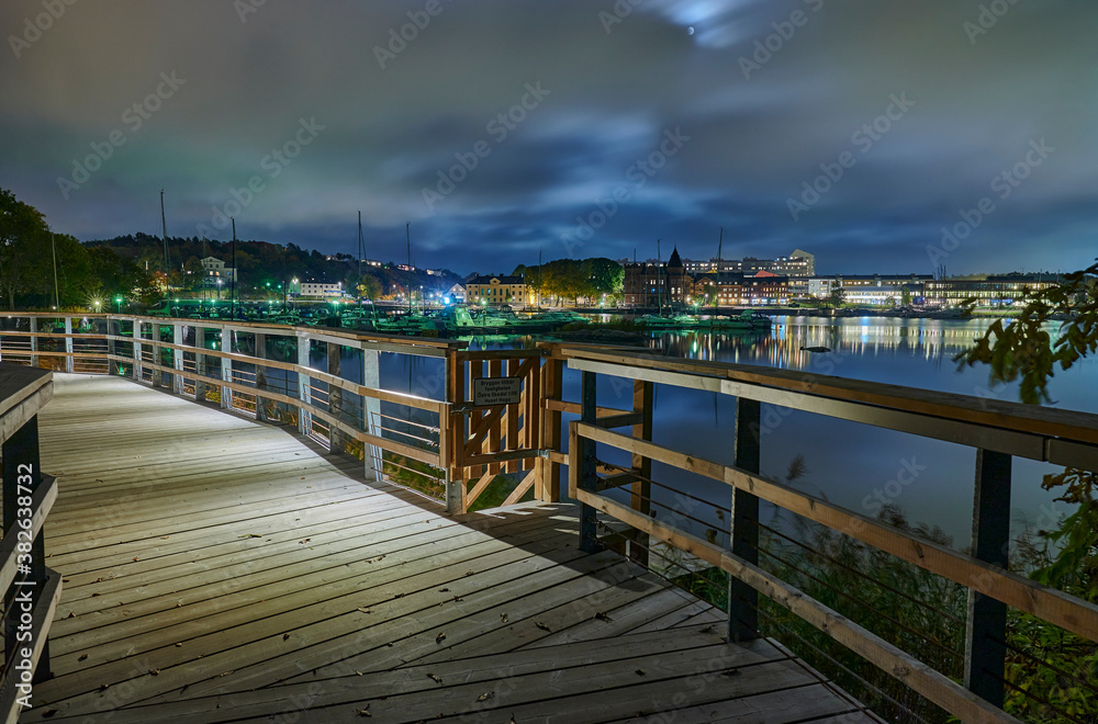 Beach walk at the north side of Gustavsberg harbor in the evening