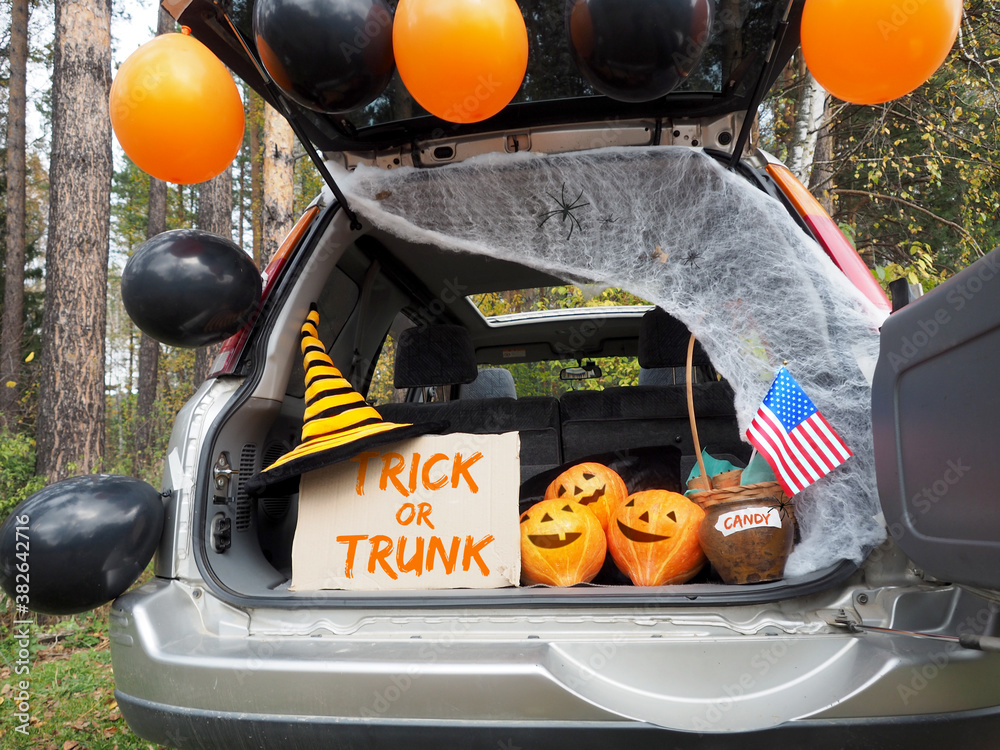 Trick Or Trunk Concept Celebrating Halloween In Trunk Of Car New   1000 F 382642716 P4cMV4WKu1pRrGFal5NKHmcjJoujNNEc 