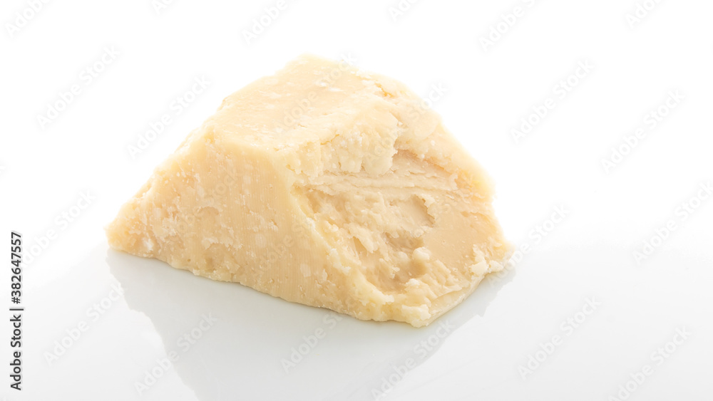 Parmesan fond blanc.