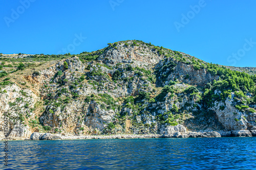 Fototapeta Naklejka Na Ścianę i Meble -  Cliff over the sea
