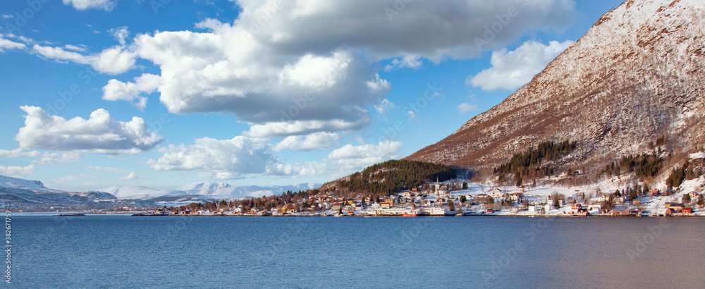 Naklejka premium Autumn in the mountains, Northern Norway 