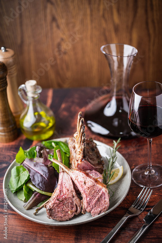 roasted lamb rack with red wine