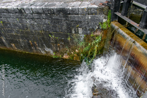 Fototapeta Naklejka Na Ścianę i Meble -  Traditional Irish Canal Lock
