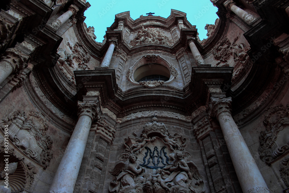 Monumento arquitectónico y catedral en España