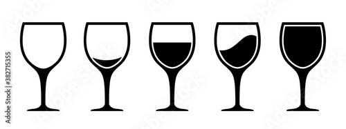 Set wine glass icon from empty to full, wine glass collection sign – stock vector