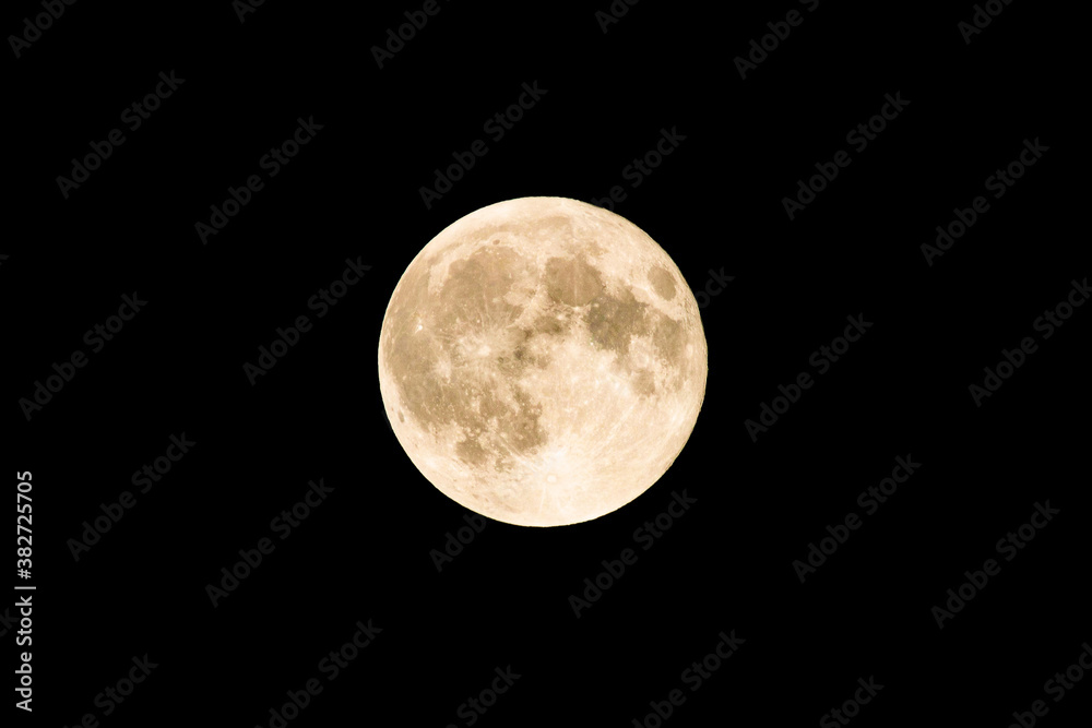 Obraz premium full moon over black