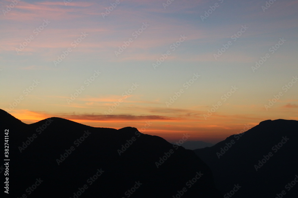 Atardecer en la  montaña