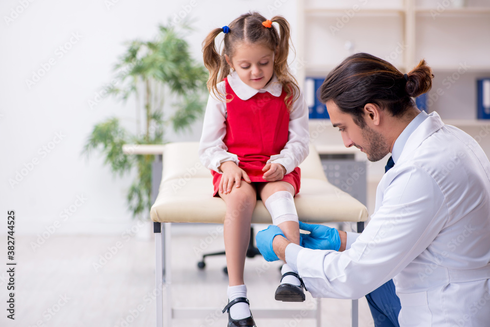 Fototapeta premium Small girl visiting young male doctor