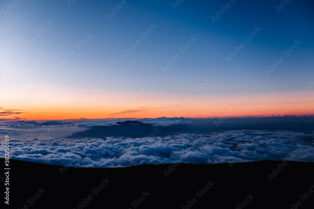 Fototapeta premium Sunset at Haleakala National Park , Maui, Hawaii