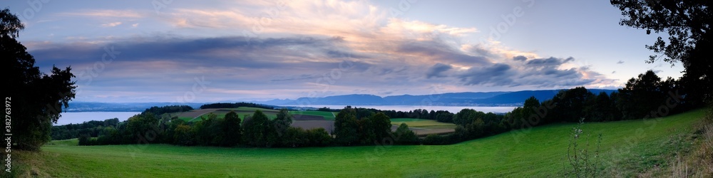 Panoramafoto Murtensee und Neuenburgersee, Schweiz