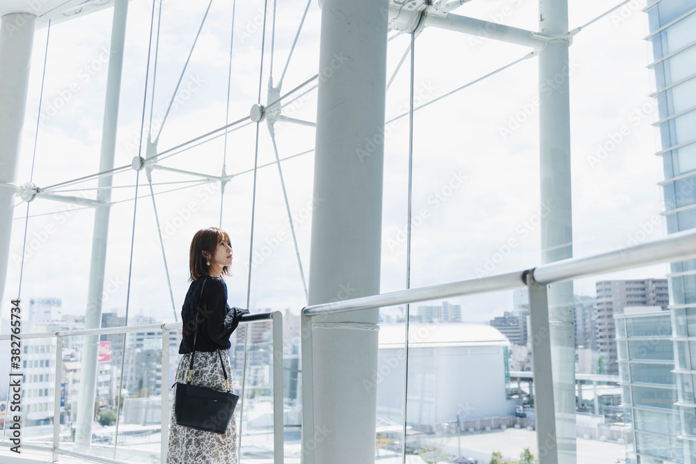 オフィス街の女性 オフィス街の女性
