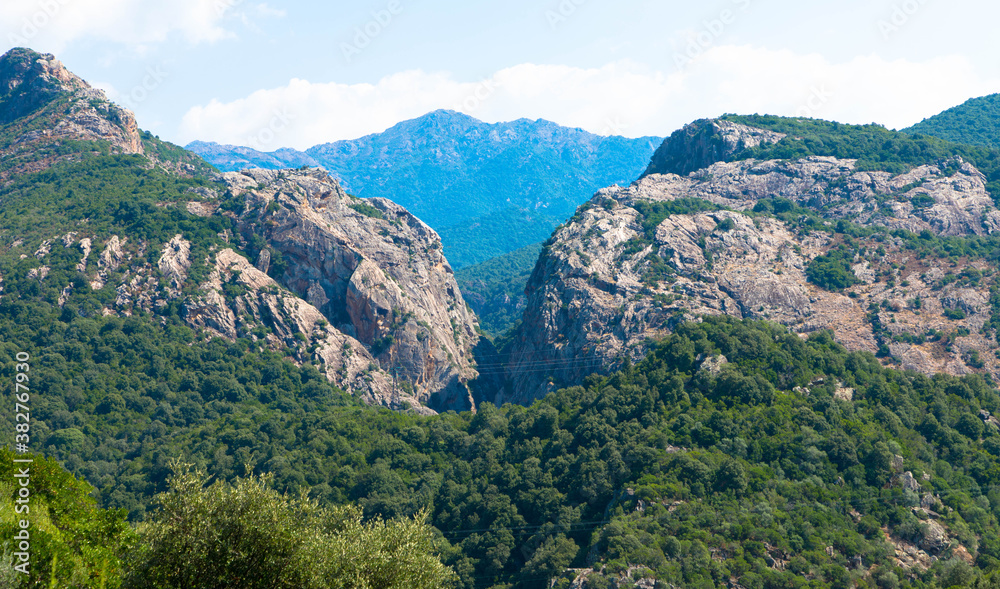 Gebirge im regionalen Naturpark Korsika